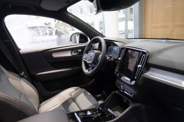 İç mekan, Volvo xc40 Yeniden Şarj Aracı, dijital panel, direksiyon aletleri, otomotiv endüstrisindeki EV teknolojisi, Frankfurt, Almanya 'da çevresel araç gösterisi - 22 Ocak 2024