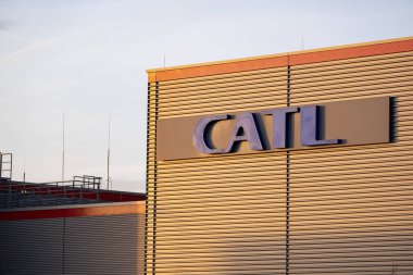 CATL Çağdaş Amperex Teknoloji Şirketi. Sınırlı elektrikli araç pili üreticisi, batarya fabrikası, Otomotiv Haberleri Avrupa, Arnstadt, Almanya 'da Sürdürülebilirlik Çözümleri - 05 Şubat 2024