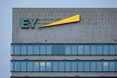 EY International denetim, danışmanlık şirketi binası, Ernst ve Young, Business and Finance, şirketler dünya ekonomisi, Business Technology, Frankfurt, Almanya - 08 Şubat 2024