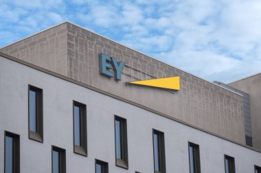 EY International denetim, danışmanlık şirketi binası, Ernst ve Young, Business and Finance, uluslararası şirketler dünya ekonomisi, Business Technology, Frankfurt - 08 Şubat 2024