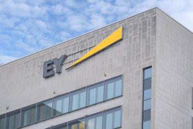 EY International denetim, danışmanlık şirketi binası, Ernst ve Young, Business and Finance, uluslararası şirketler dünya ekonomisi, Business Technology, Frankfurt - 08 Şubat 2024