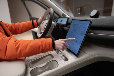 Elektronik ekran, direksiyon simidi, NIO EL6 Interior, kokpit modern EV, Test Çin Elektro-SUV, sürücü güvenliği, Frankfurt, Almanya - 31 Ocak 2024