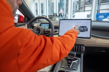 Elektronik ekran, direksiyon, BYD ATTO 3 Car Electric Car, test sürüşü, EVChinese BYD imalatçısı Frankfurt - 31 Ocak 2024