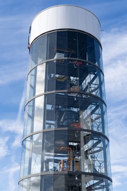 Üretici ekipmanlar, el koyma, kaldırma, taşıma, istifleme, KION şirket binası, Alman KION GROUP AG, Frankfurt, Almanya genel merkezi - 13 Şubat 2024