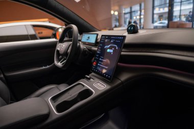 Yakın çekimli direksiyon, İçişleri, kokpit NIO EL6, dijital panel modern EV, sürücü güvenliği, Test Çin Elektro-SUV, ev Avrupa, çevre aracı, Frankfurt, Almanya - 31 Ocak 2024