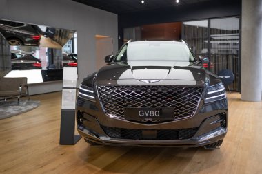 Gri Genesis GV80 Car, sergi salonunda Koreli Hyundai Motors şirketi, geliştirme konsepti, otomotiv endüstrisinde yenilik Almanya 'nın Frankfurt şehrinde 31 Ocak 2024