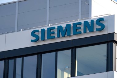 Siemens logosu, Alman işyeri şirketi Siemens AG elektrik mühendisliği, elektronik, enerji donanımı, ulaşım ve haberleşme işleri Frankfurt, Almanya - 29 Şubat 2024