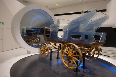 İlk Porsche Egger-Lohner C2 Phaeton, mevcut en eski tasarım Ferdinand Porsche, sekizgen elektrikli otomobil, 1898, Porsche Müzesi, Stuttgart, Almanya - 26 Ocak 2024
