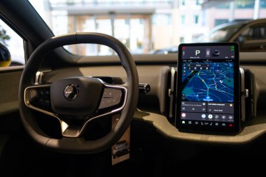 Yakın çekimli direksiyon, enstrüman paneli, gösterge paneli, elektrikli Volvo EX30 İsveçli otomobil üreticisi Volvo Arabalar, otomotiv endüstrisi, Sürdürülebilir Ulaşım, Frankfurt, Almanya - 4 Mart 2024