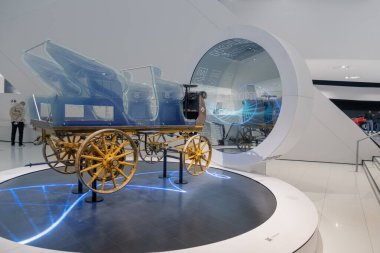 İlk Porsche Egger-Lohner C2 Phaeton, mevcut en eski tasarım Ferdinand Porsche, sekizgen elektrikli otomobil, 1898, Porsche Müzesi, Stuttgart, Almanya - 26 Ocak 2024