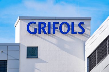 GRIFOLS harfli bina, plazma kaynaklı ilaçlar, ilaç tedavisi immün yetmezliği koşulları, hemofili, yenilikçi çözümler, Grifols Deutschland GmbH Frankfurt - 13 Şubat 2024