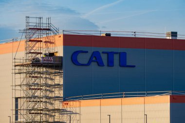 Yeni CATL Çağdaş Amperex Teknoloji Şirketi. Her pil üreticisi, batarya fabrikası, Otomotiv Haberleri Avrupa, Arnstadt, Almanya 'da Sürdürülebilir Hareket Çözümleri - 05 Şubat 2024