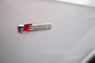 yakın plan logosu audi 2024 e-tron hattı, spor modifikasyonları için marka, hibrit araba, sürdürülebilirlik, teknoloji otomotiv fuarı Frankfurt, Almanya - 22 Ocak 2024