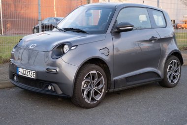 BYD Atto 3 EV, yakın çekim logosu, marka amblem paneli, elektrikli araç Çin BYD imalat tabelası, otomotiv endüstrisinde yenilik, Frankfurt, Almanya - 31 Ocak 2024 