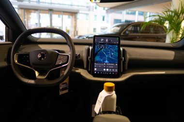 siyah direksiyon Volvo EX30 2024 Elektrikli Araba, Otomotiv Endüstrisinde Otomotiv İnovasyonu, Gelecek Hareketi, Frankfurt, Almanya - 4 Mart 2024 