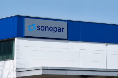 Sonepar şirketinin inşaat logosu, araştırma ve geliştirme elektrik endüstrisi, ev çözümleri, enerji verimlilik hizmetleri, B 'den B' ye dağıtım, Goettingen, Almanya - 31 Mart 2024