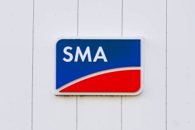 SMA logosu, SMA Solar Technology AG, küresel üretici güneş sistemleri, Yenilenebilir Enerji, Yeşil Teknoloji, Sürdürülebilir Gelişme, Goettingen, Almanya - 31 Mart 2024