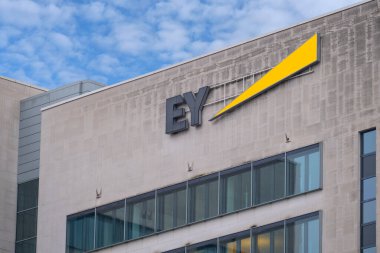 EY International denetim, danışmanlık şirketi binası, Ernst ve Young, Business and Finance, uluslararası şirketler dünya ekonomisi, Business Technology, Frankfurt - 08 Şubat 2024