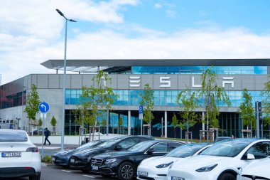 Gigafactory Berlin-Brandenburg Tesla, Otomotiv endüstrisi Avrupa 'da üretim yeri, sürdürülebilir ve verimli bir tesis, Berlin, Almanya - 26 Nisan 2024
