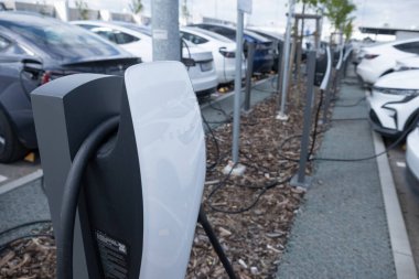 Tesla-Supercharger v4 Gigafactory Berlin-Brandenburg Lounge, alternatif enerji geliştirme, Otomotiv endüstrisi, Berlin, Almanya - 26 Nisan 2024