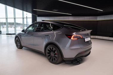 Gigafactory Berlin-Brandenburg imalatında Quicksilver Electric TESLA Model Y araba performansı, Tesla tarafından SUV, Avrupa 'da EV, Çevresel sürdürülebilirlik, Berlin, Almanya - 26 Nisan 2024