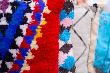 Fas Berberi el yapımı doğu tarzı halılar doğal koyun yünü, geleneksel oryantal gölgeler, hikaye mirası ve Fas işçiliği.