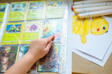 resim sarı Pikachu, sanatsal ifade gelişimi, oyunculuk hayal gücü, Eğitim Oyunları, Pokemon Fan Culture, Frankfurt - 27 Mayıs 2024