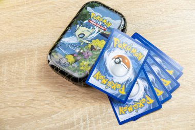 Hobi koleksiyonu Pokemon Ticaret Kart Oyunu, çocuklar için koleksiyon kartı oyunu, arkadaşlarla savaş, Eğitim Oyunları, Pokemon Fan Kültürü, Frankfurt - 26 Ocak 2024