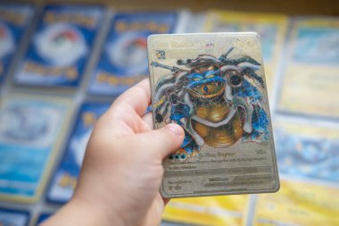 Pozitif çocuk Pokemon Ticaret Kart Oyunu, çocuklar için tahsil edilebilir kart oyunu, arkadaşlarla savaş, Eğitim Oyunları, Pokemon Fan Culture, Frankfurt - 27 Mayıs 2024