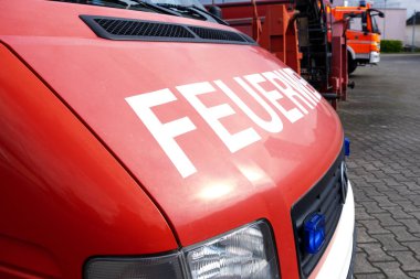 Kırmızı itfaiye binası, 112 gönüllü itfaiye ekibi, gönüllü konsept, itfaiye ve toplum yardımı, Bad Vilbel, Almanya - 31 Mayıs 2024