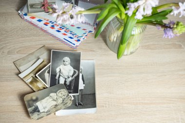 Antika siyah beyaz fotoğraf, çocuk fotoğrafları 1960 'lar - 1970' ler, hatıralar aile yadigarları, aile bağları, duygusal yolculuk.