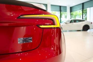 Stop lambaları kırmızı 3 Model Performans Highland yüz gerdirme aracı sergi salonunda, teknoloji otomotiv endüstrisi Frankfurt, Almanya 'da - 28 Haziran 2024