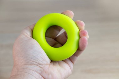 El kası güçlendirici yeşil kauçuk, el tutma aleti, egzersiz bandı, el kaslarını destekliyor, kırıklar ve felçten dolayı rehabilitasyon için uygun.