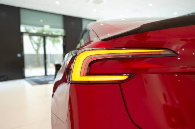 Stop lambaları kırmızı 3 Model Performans Highland yüz gerdirme aracı sergi salonunda, teknoloji otomotiv endüstrisi Frankfurt, Almanya 'da - 28 Haziran 2024