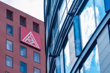 Kırmızı IGM işareti IG Metal logosu, Alman baskın metal işçileri sendikası, Avrupa 'nın en büyük sanayi sendikası, işçi ilişkileri, ulusal pazarlık, Frankfurt - 22 Temmuz 2024