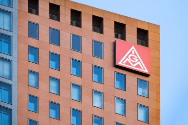Kırmızı IGM işareti IG Metal logosu, Alman baskın metal işçileri sendikası, Avrupa 'nın en büyük sanayi sendikası, işçi ilişkileri, ulusal pazarlık, Frankfurt - 22 Temmuz 2024