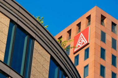 Kırmızı IGM işareti IG Metal logosu, Alman baskın metal işçileri sendikası, Avrupa 'nın en büyük sanayi sendikası, işçi ilişkileri, ulusal pazarlık, Frankfurt - 22 Temmuz 2024