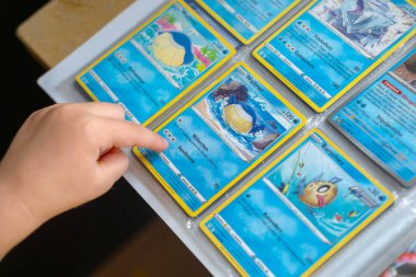 Pokemon Kart Oyunu, koleksiyon kartları, oyun hayal gücü, Eğitim Oyunları, popüler Pokemon Fan Kültürü, çocukluk anıları, nostalji dalgası, Frankfurt - 27 Mayıs 2024