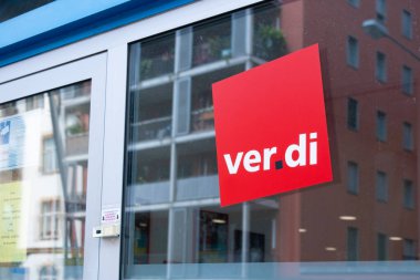 Kızıl Verdi işareti, Alman Ticaret Birliği Konfederasyonu, Avrupa 'daki işçi koşullarının iyileştirilmesi, Avrupa dayanışması, iş hakları ve sosyal adalet savunucusu, Frankfurt - 22 Temmuz 2024