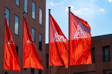 Kızıl IGM, IG Metal işareti, Alman baskın metal işçileri sendikası, Avrupa 'nın en büyük endüstriyel birliği Frankfurt' u destekleyen tabela, 22 Temmuz 2024