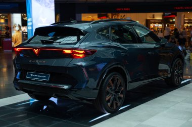 Yeni mavi Cupra Formentor, SEAT, Dynamic ve inovasyon tarafından üretilen İspanyol kompakt crossover, Audi motoru, Frankfurt 'ta otomotiv endüstrisi - 31 Temmuz 2024