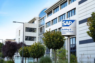 SAP SE logosu, dijital dönüşüm, yazılım geliştirme, işletme yönetimi, yenilikçi dijital mühendislik, Walldorf, Almanya - 29 Temmuz 2024