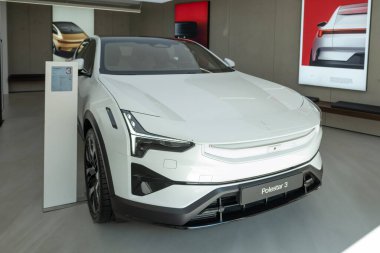 Yeni şık beyaz elektrikli Polestar 4 araba, elektrikli cip, Volvo yan kuruluşu, uzun menzilli araba, lüks çevre dostu araç, Berlin, Almanya - 16 Ağustos 2024