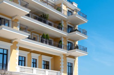 Lüks tatil köyü, zarif evler, apartmanlar Tivat konutları, lüks gayrimenkul, Akdeniz yaşam tarzı Karadağ, lüks seyahat