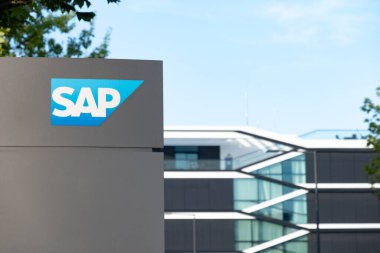 SAP SE logosu, dijital dönüşüm, yazılım geliştirme, işletme yönetimi, yenilikçi dijital mühendislik, Walldorf, Almanya - 29 Temmuz 2024