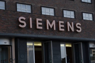 Siemens logosu, Alman işyeri şirketi Siemens AG elektrik mühendisliği, elektronik, enerji donanımı, ulaşım ve iletişim 20 Ağustos 2024