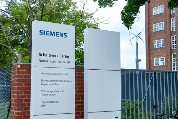 Siemens logosu, Alman işyeri şirketi Siemens AG elektrik mühendisliği, elektronik, enerji donanımı, ulaşım ve iletişim 20 Ağustos 2024