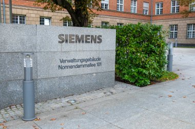 Siemens logosu, Alman işyeri şirketi Siemens AG elektrik mühendisliği, elektronik, enerji donanımı, ulaşım ve iletişim 20 Ağustos 2024