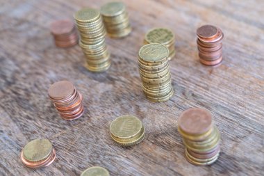 nakit para Avrupa Birliği, metal paralar eu masa, konsept enflasyon, bütçe denetimi, yoksullara sosyal yardım, hayat sigortası