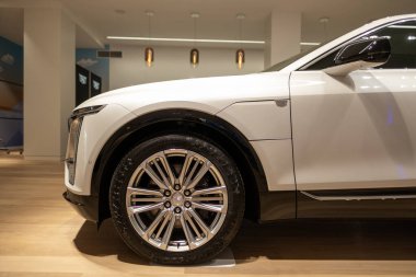 Direksiyon simidi Polestar 4, kokpit, soldan çekişli dahili Volvos EV yan kuruluşu, zarif hatlar ve sofistike otomotiv ortamı için son teknoloji ürünler, Londra - 17 Eylül 2024 